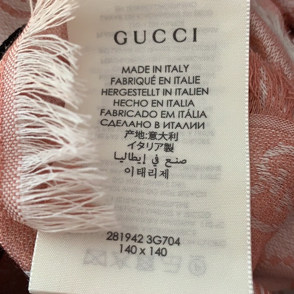 Authentic Gucci Pink classic GG logo wool scarf - Picture 6 of 6